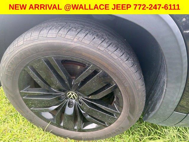 Used 2020 Volkswagen Atlas Cross Sport SE w/ Panoramic Sunroof Package FWD image 12
