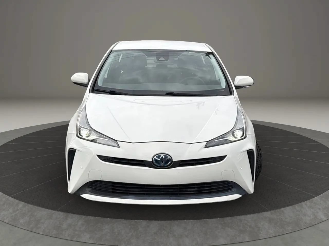 Used 2022 Toyota Prius LE FWD image 2