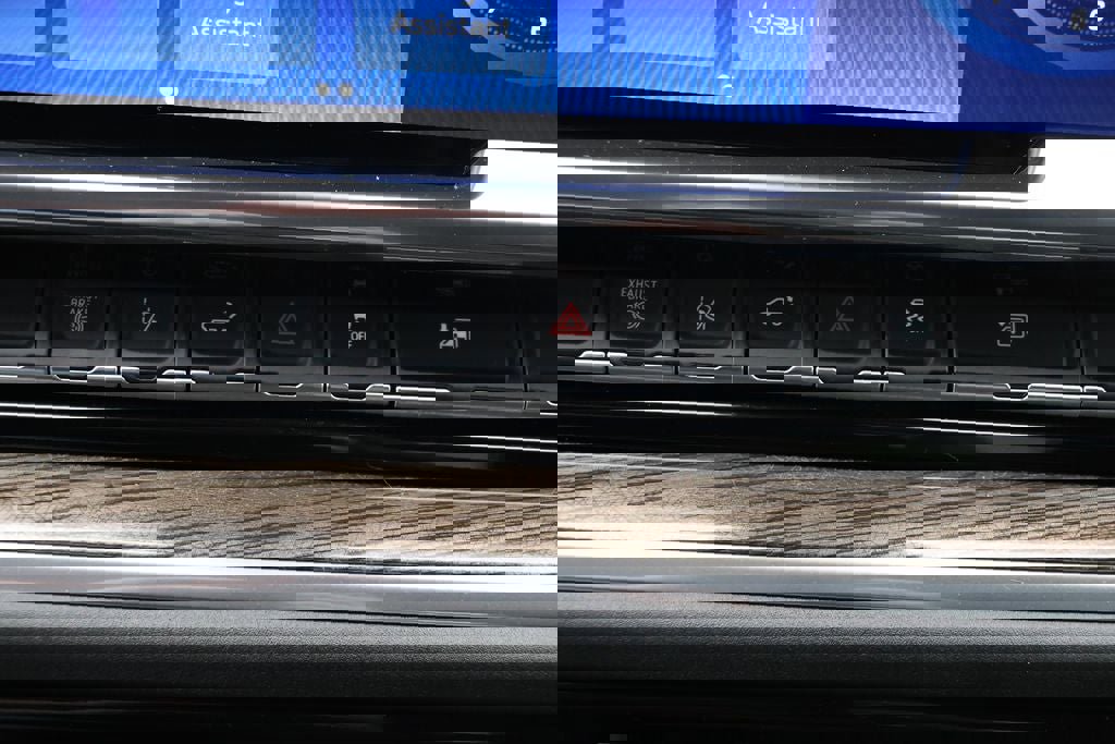 Used 2025 Chevrolet Silverado 2500 LT w/ Convenience Package image 17