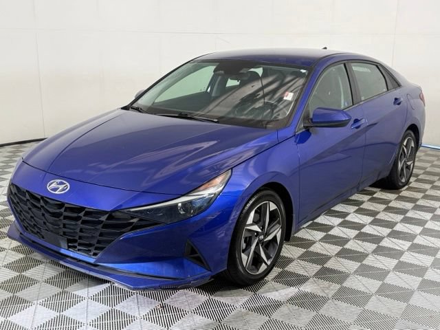 Used 2023 Hyundai Elantra SEL w/ Convenience Package FWD image 2