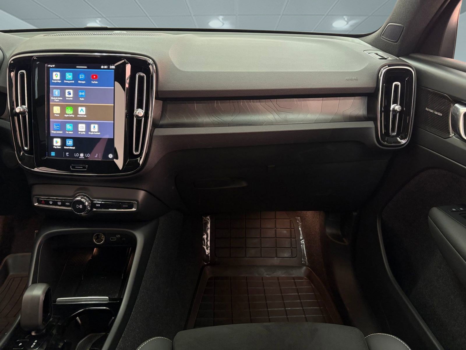 Used 2024 Volvo XC40 Recharge Ultimate w/ Protection Package Premier image 25