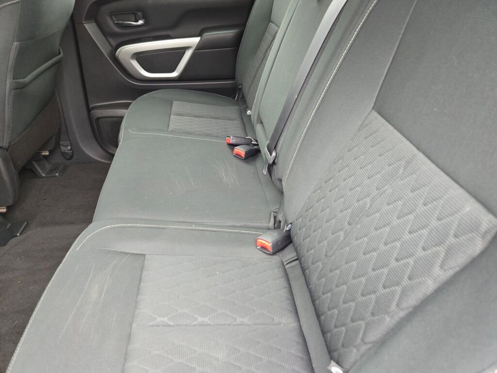Used 2019 Nissan Titan SV image 15