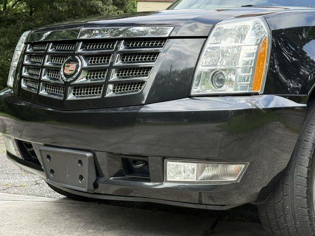 Used 2013 Cadillac Escalade ESV Luxury AWD/4WD image 14