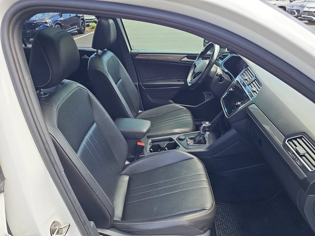 Used 2022 Volkswagen Tiguan SE R-Line AWD/4WD image 11