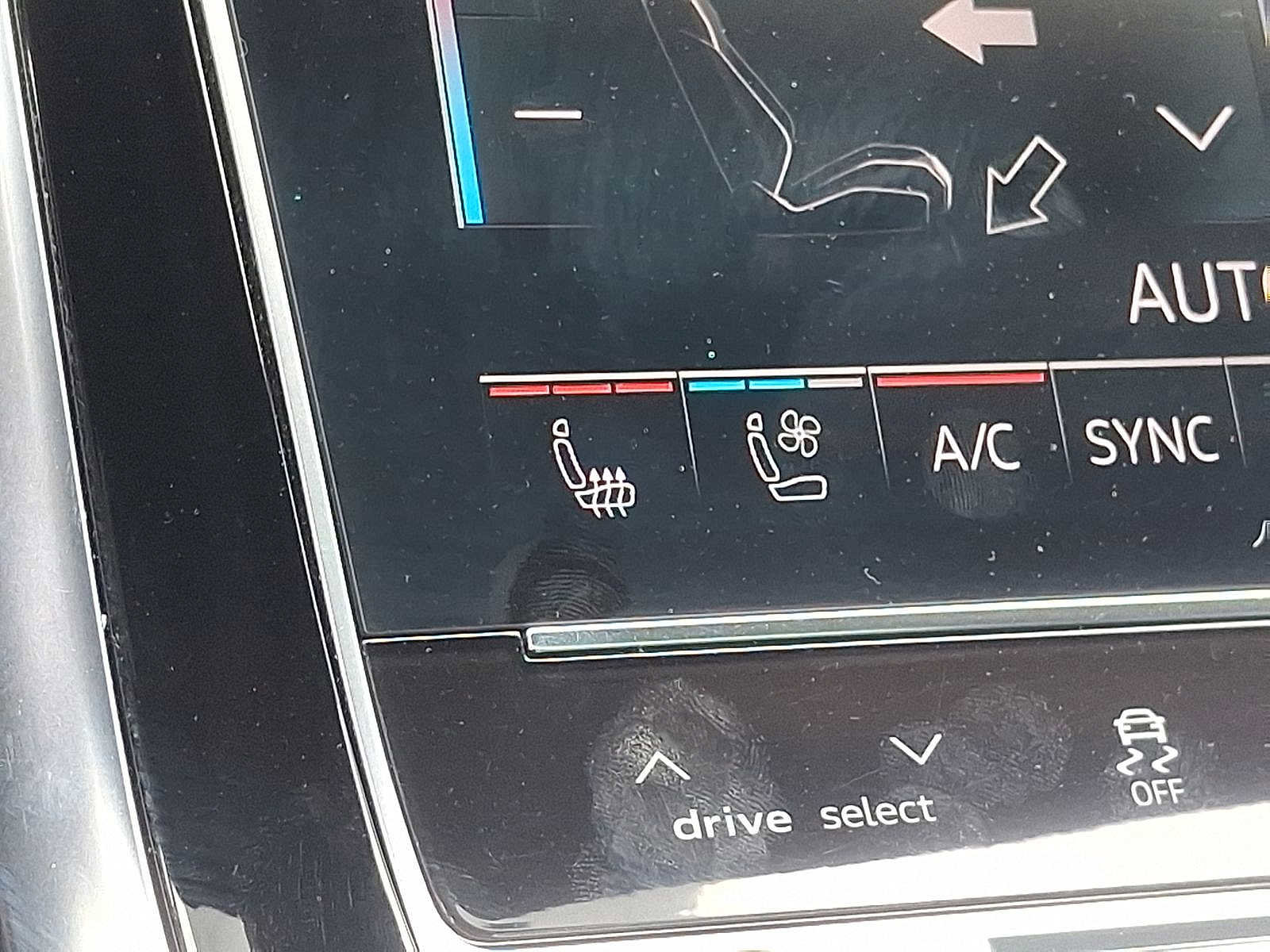 Used 2024 Audi RS Q8 w/ Black Optic Package image 19