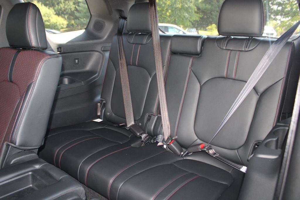 Certified 2025 Honda Pilot Black Edition image 15