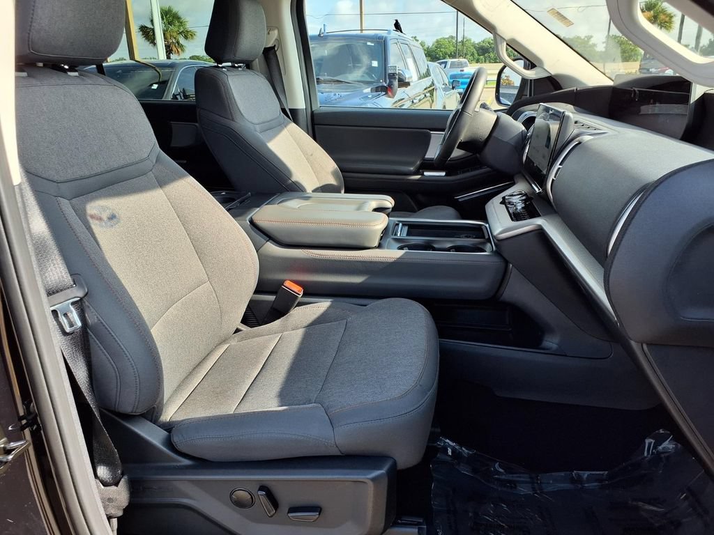 Used 2025 Ford Expedition Active AWD/4WD image 27