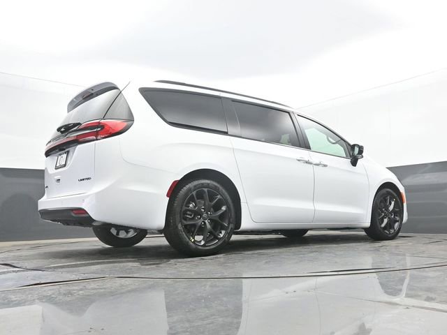 New 2027 Chrysler Pacifica Limited FWD image 57