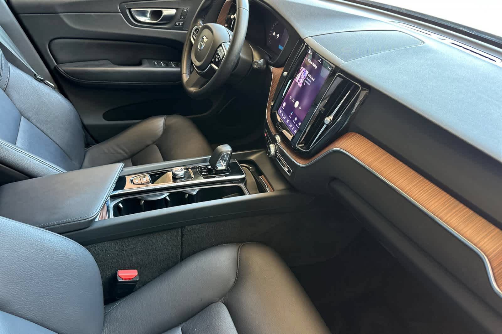 Used 2023 Volvo XC60 B5 Plus AWD/4WD image 18