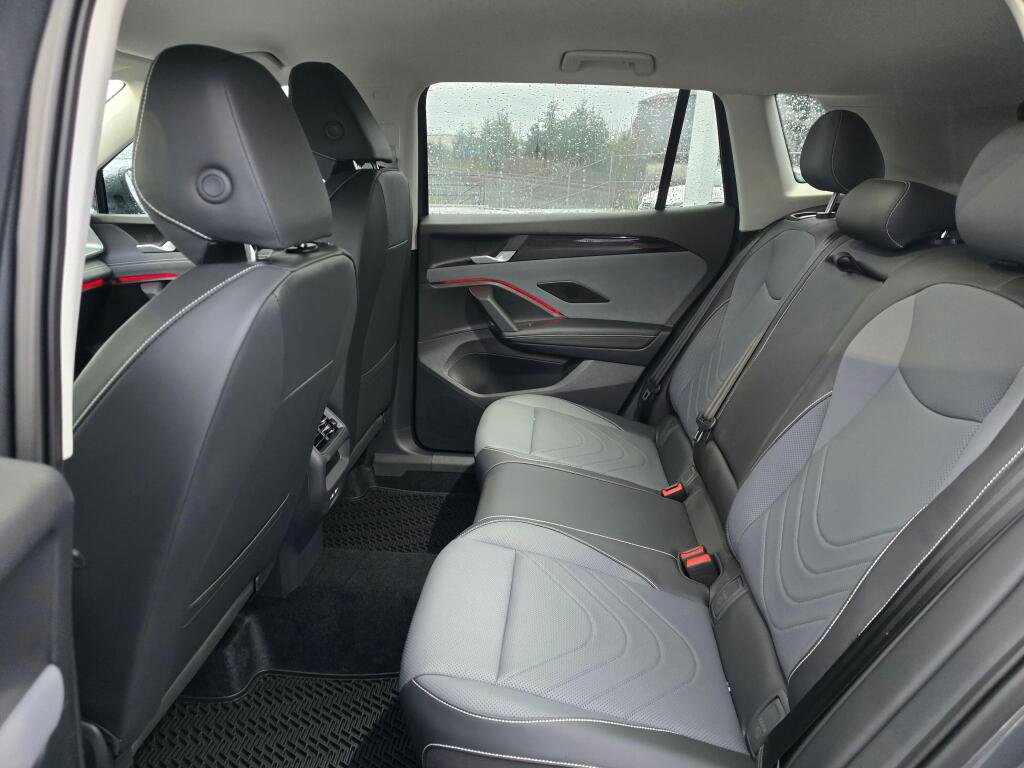 New 2026 Volkswagen Tiguan SE image 30