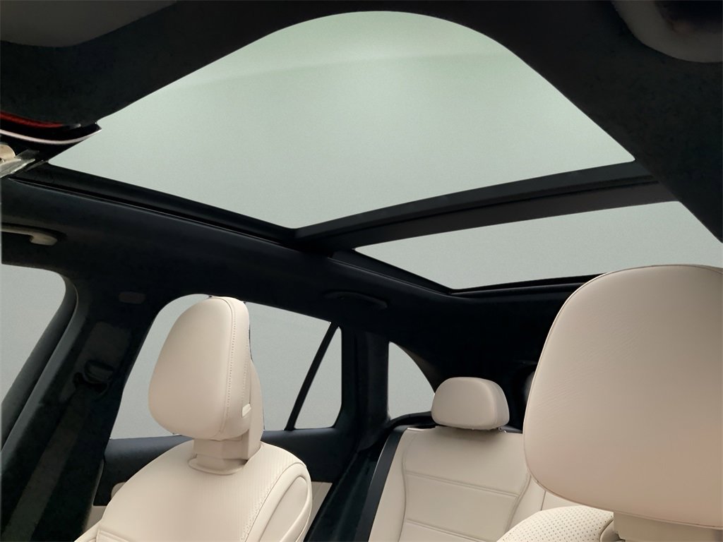 Used 2024 Mercedes-Benz GLC 300 4MATIC image 17