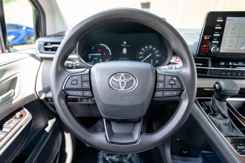 Used 2024 Toyota Sienna LE w/ LE Plus Package AWD/4WD image 15