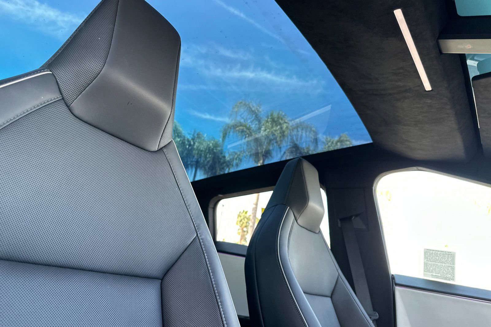 Used 2024 Tesla Cybertruck AWD Crew Cab image 17