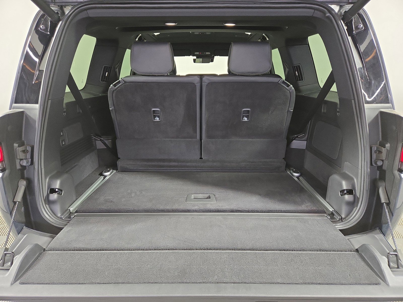 Used 2025 Rivian R1S Adventure image 15