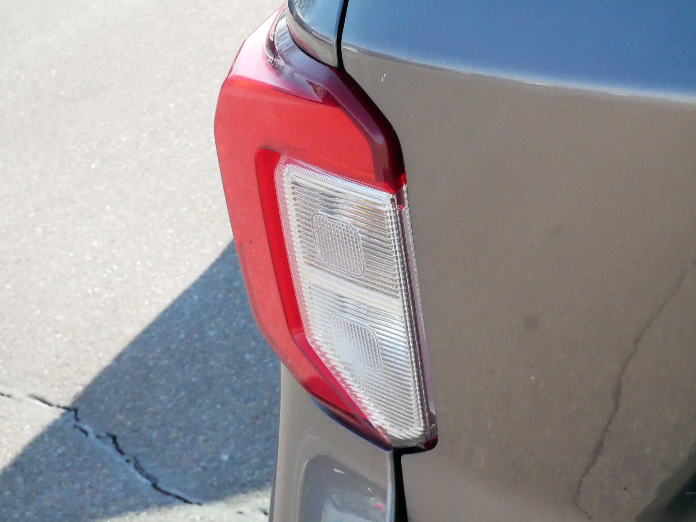 Used 2021 Ford Explorer Platinum image 17