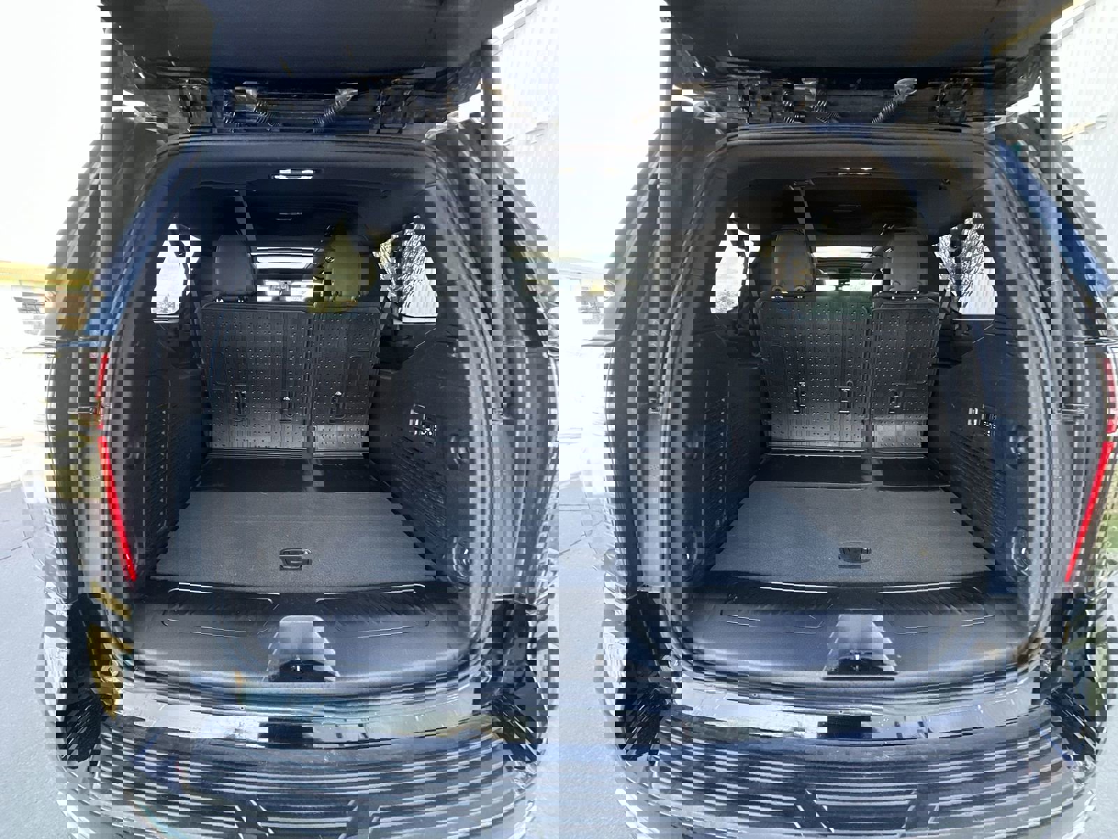 Used 2023 Chevrolet Suburban LT w/ LT Signature Package image 26