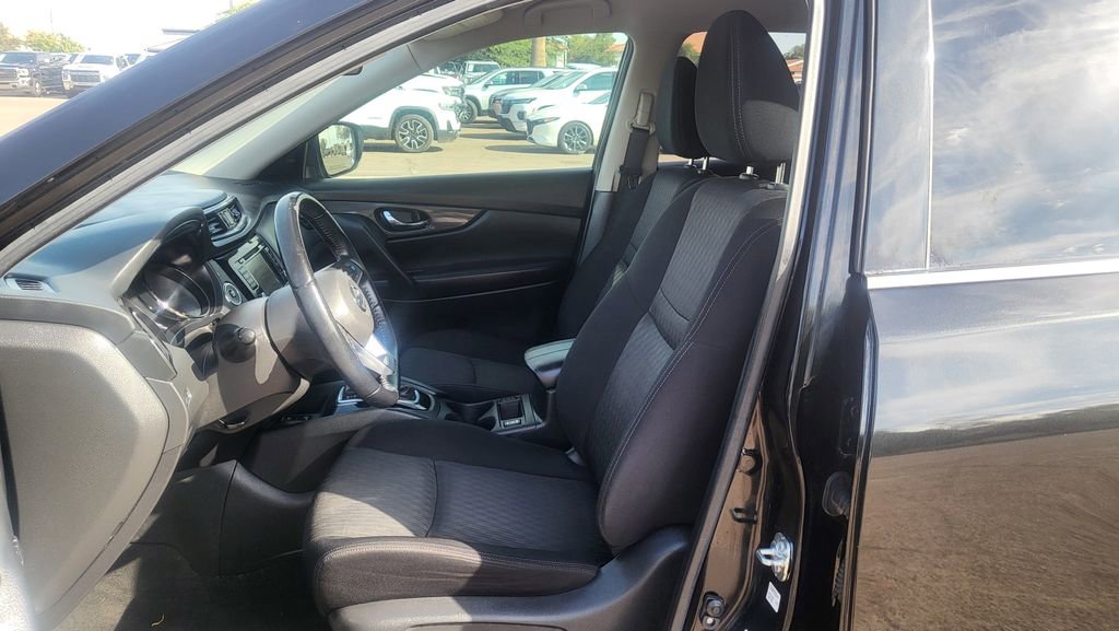 Used 2020 Nissan Rogue SV w/ Premium Package image 25