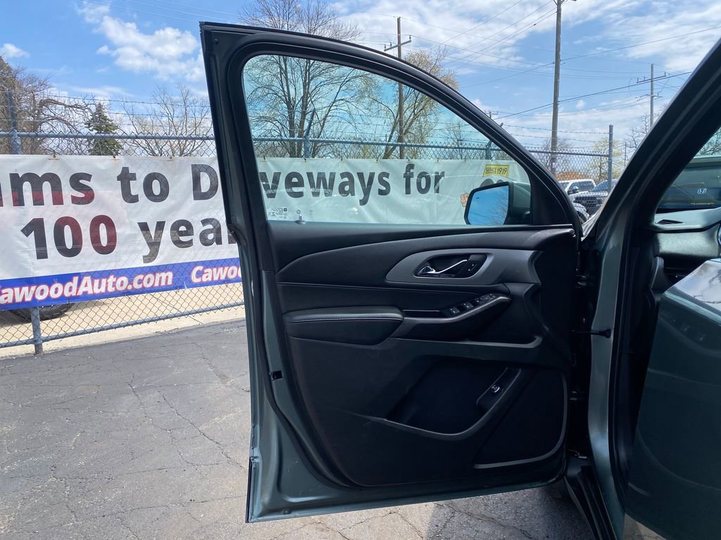 Used 2023 Chevrolet Traverse LT AWD/4WD image 12