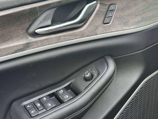 New 2026 Jeep Grand Cherokee Limited w/ Luxury Tech Group II image 11