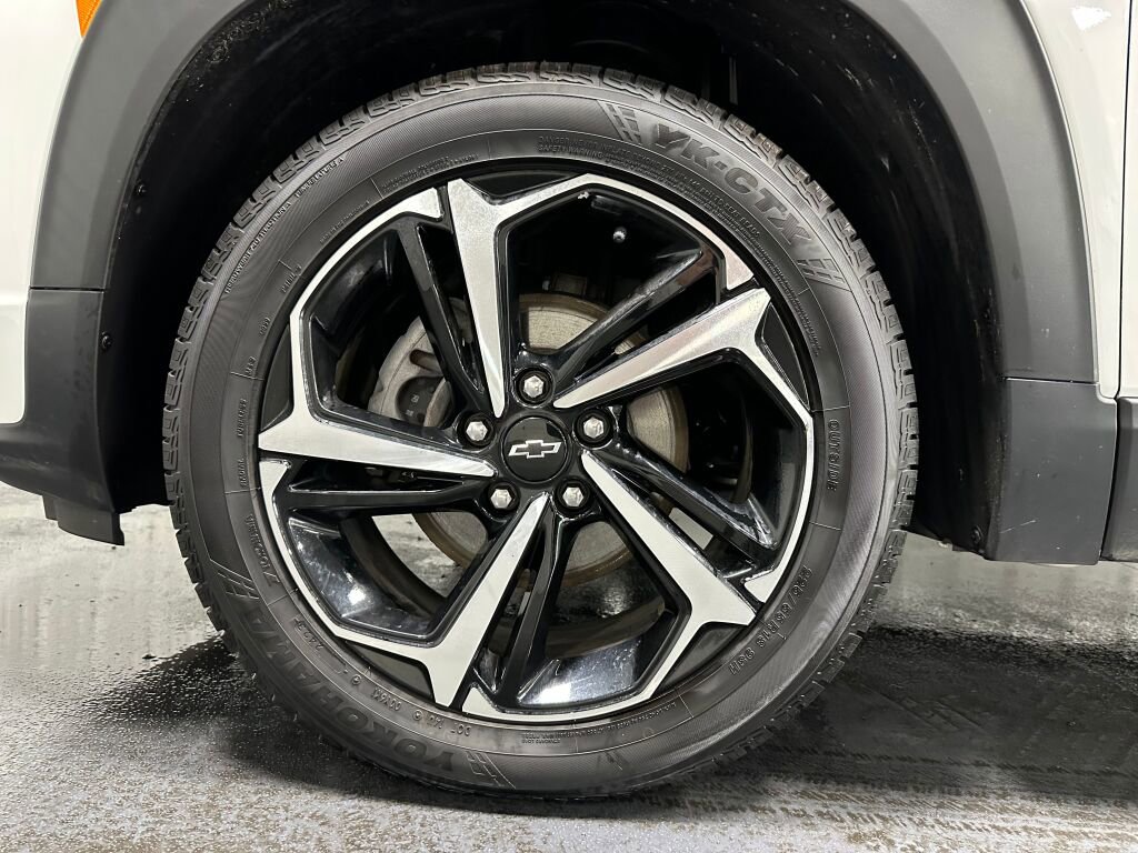 Used 2023 Chevrolet TrailBlazer RS w/ Sun and Liftgate Package image 5