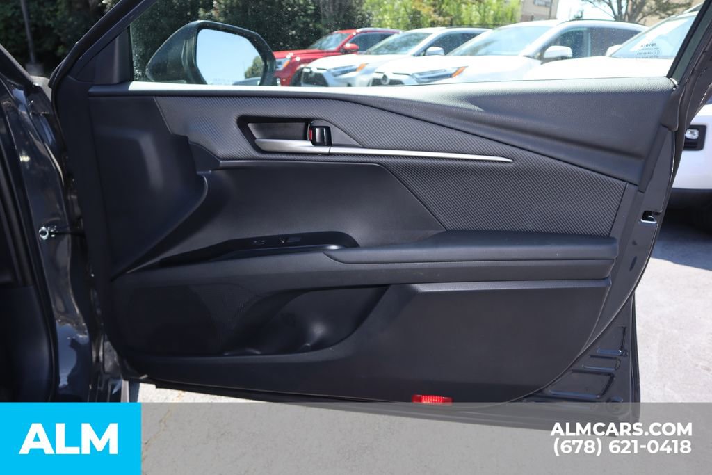 Used 2025 Toyota Camry SE image 25