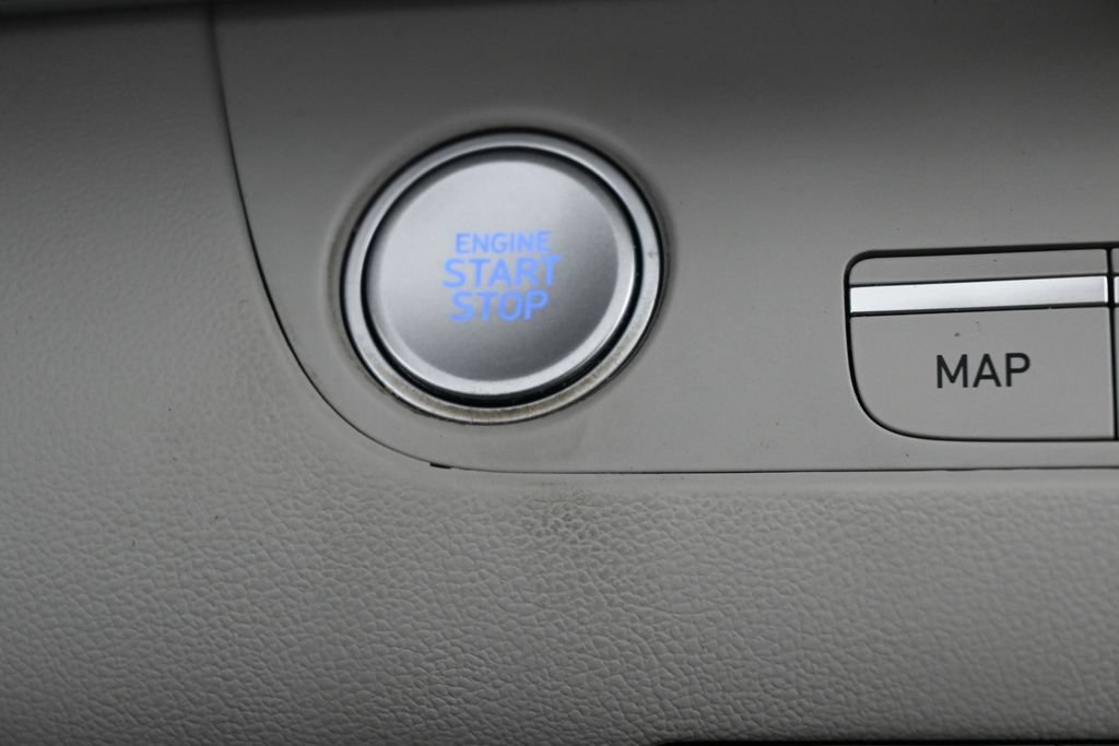 Used 2024 Hyundai Elantra Limited FWD image 30
