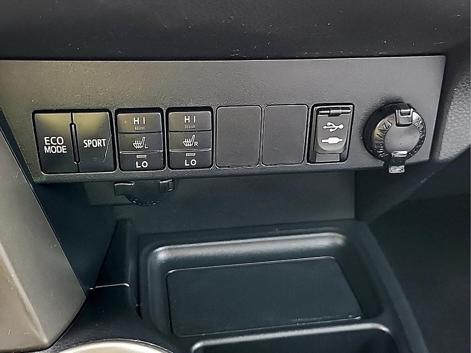 Used 2014 Toyota RAV4 Limited AWD/4WD image 26