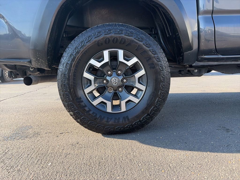 Used 2023 Toyota Tacoma TRD Off-Road image 9