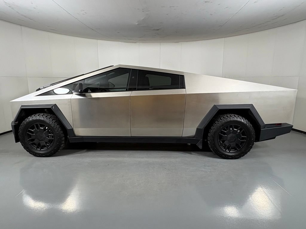 Used 2024 Tesla Cybertruck AWD Crew Cab image 5