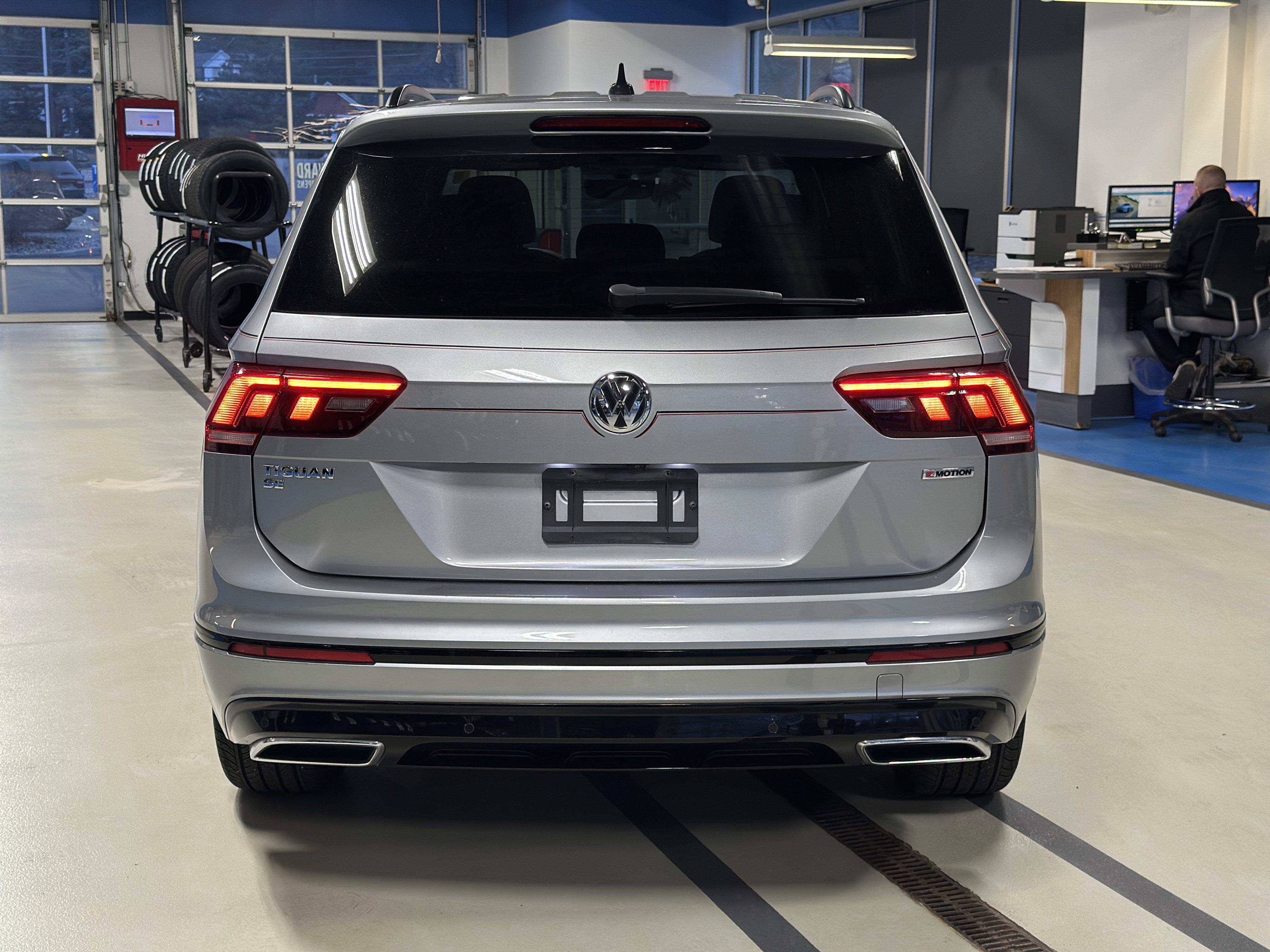 Used 2021 Volkswagen Tiguan SE R-Line image 6