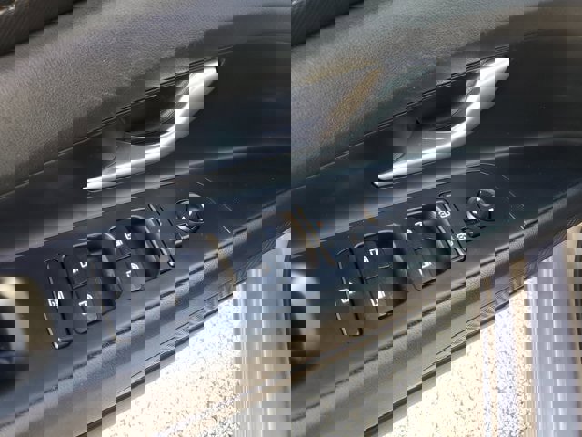 Used 2025 Hyundai Elantra SEL image 21