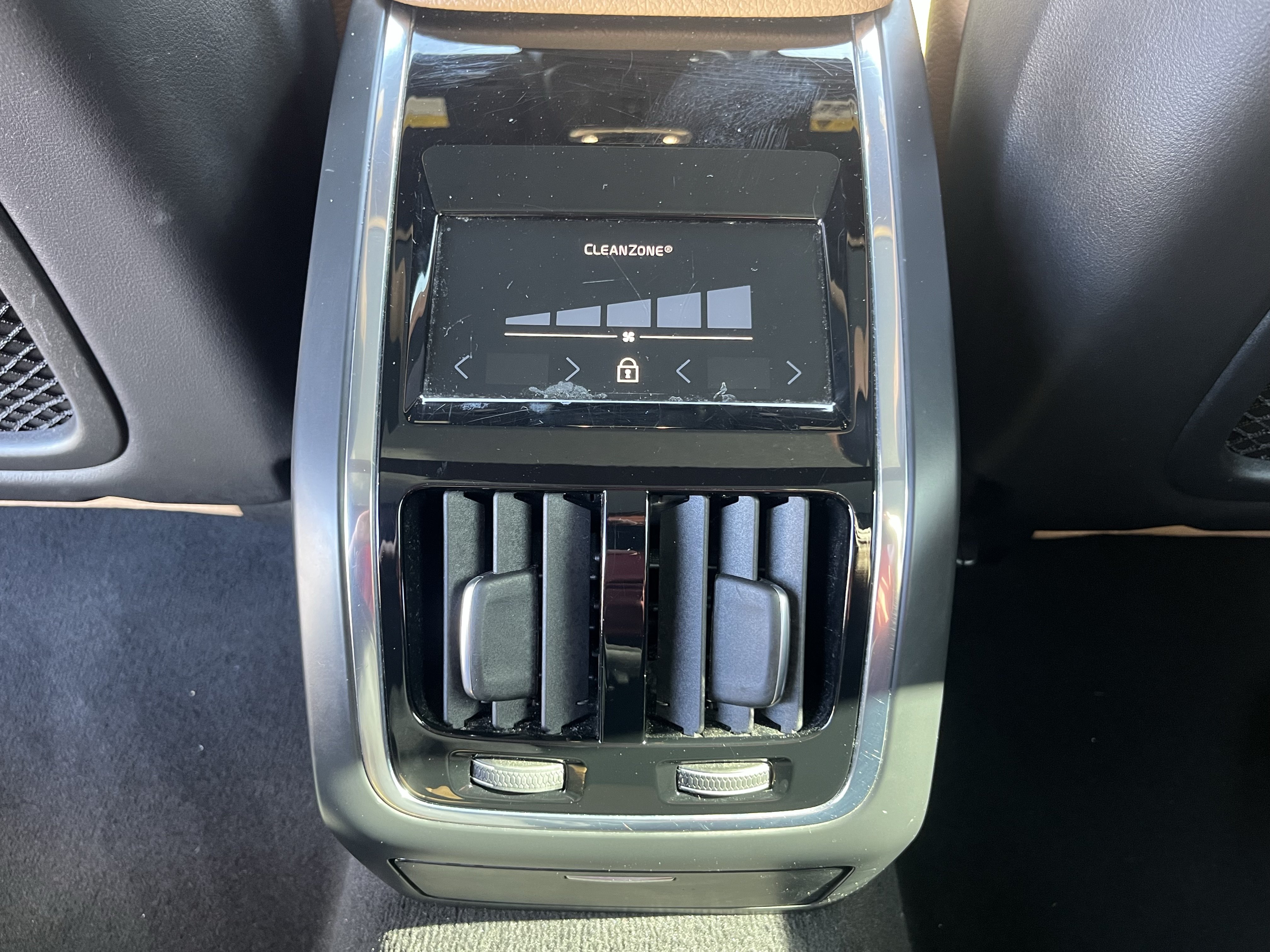 Used 2018 Volvo S90 T5 Momentum w/ Convenience Package FWD image 28