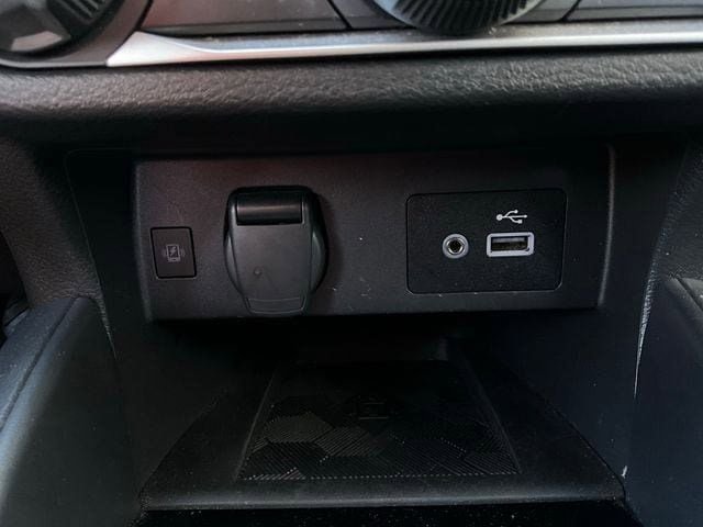 Used 2025 Nissan Versa SV FWD image 31