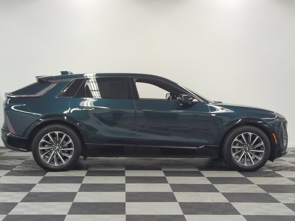 Used 2024 Cadillac Lyriq Sport AWD/4WD image 8
