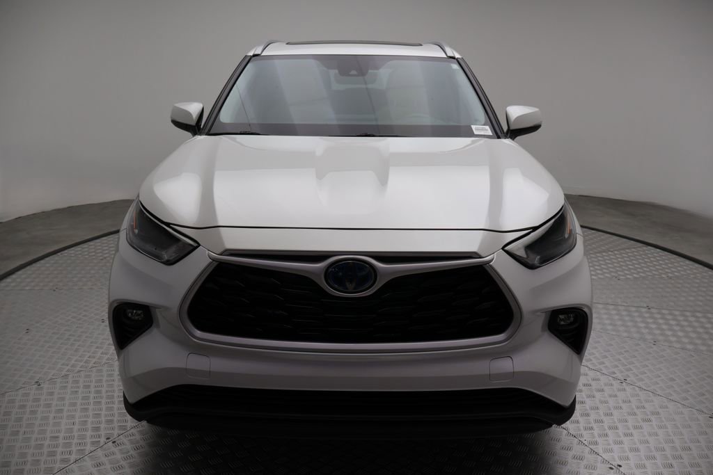 Used 2024 Toyota Highlander XLE FWD image 5