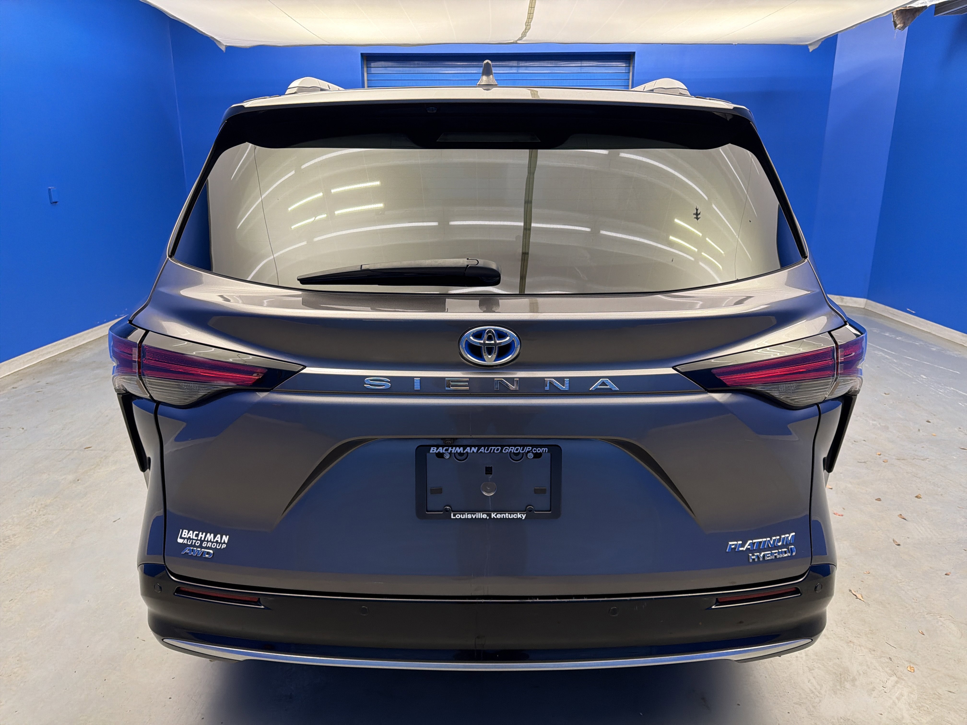 Used 2023 Toyota Sienna Platinum image 6