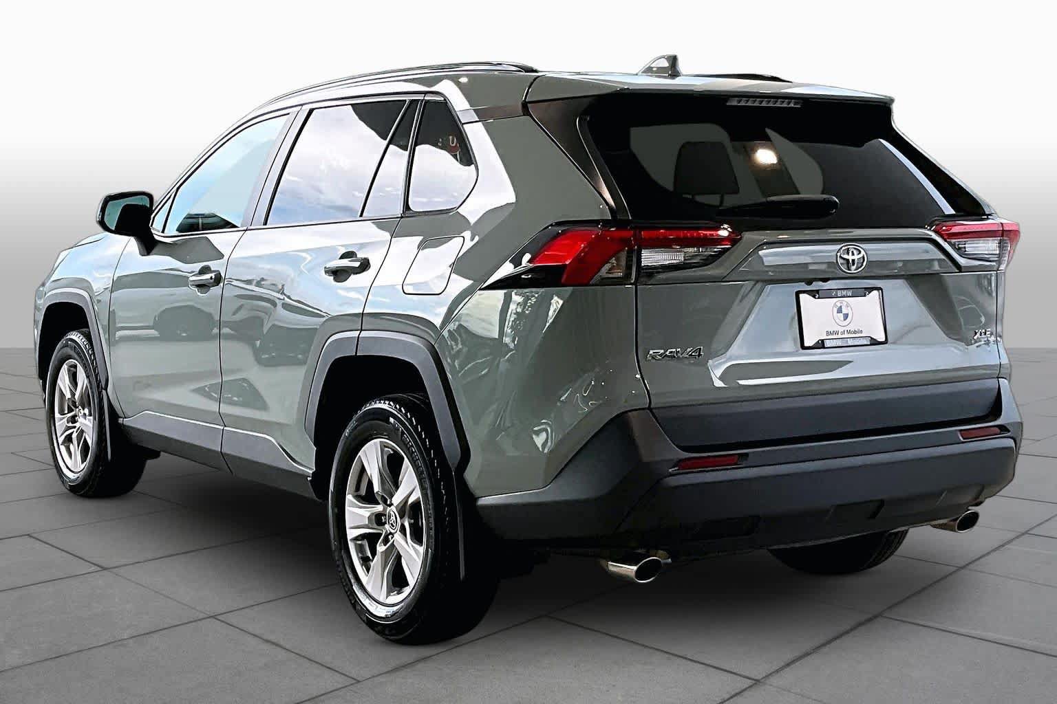 Used 2022 Toyota RAV4 XLE w/ Convenience Package FWD image 11