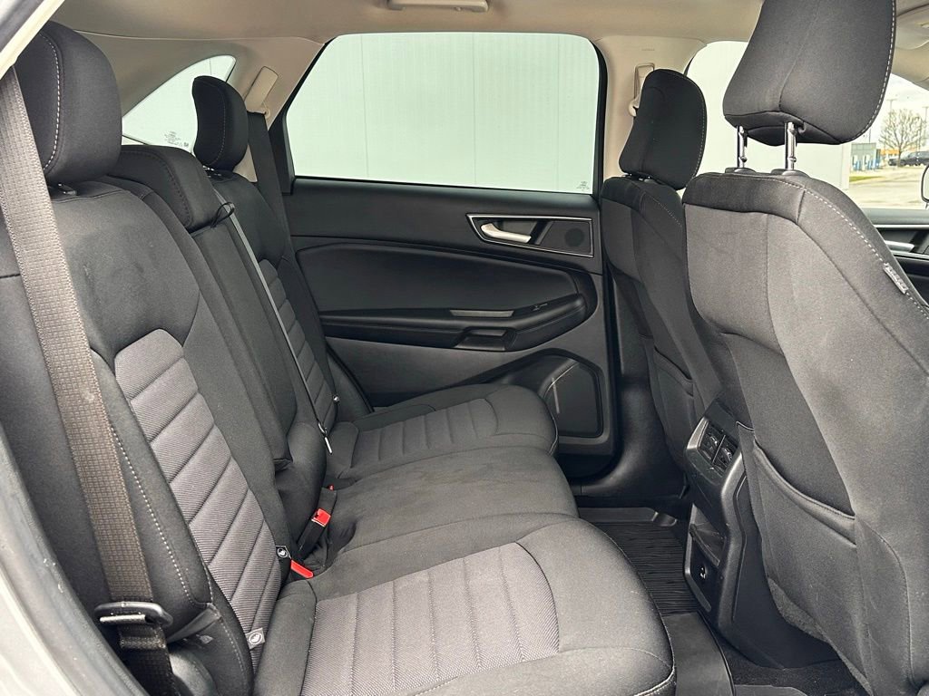 Used 2022 Ford Edge SE w/ Black Appearance Package image 17