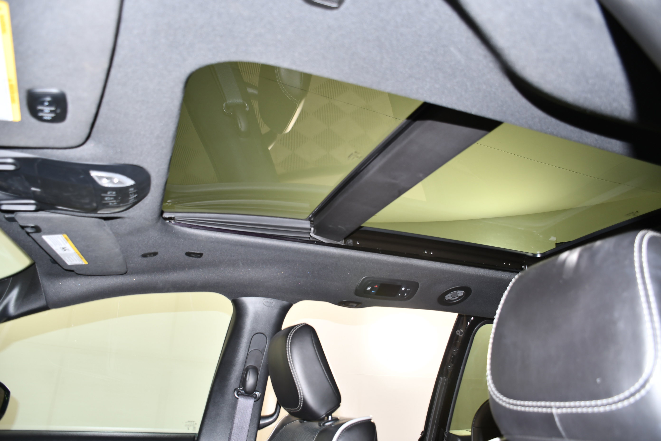 Used 2025 Chrysler Pacifica Limited image 39