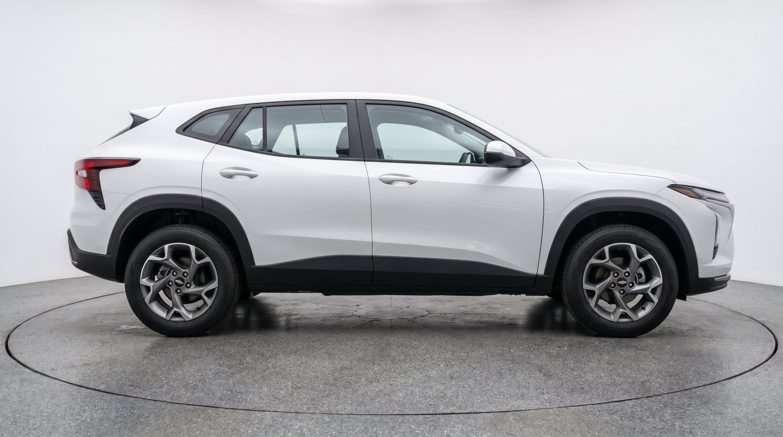 Used 2025 Chevrolet Trax LT FWD image 11