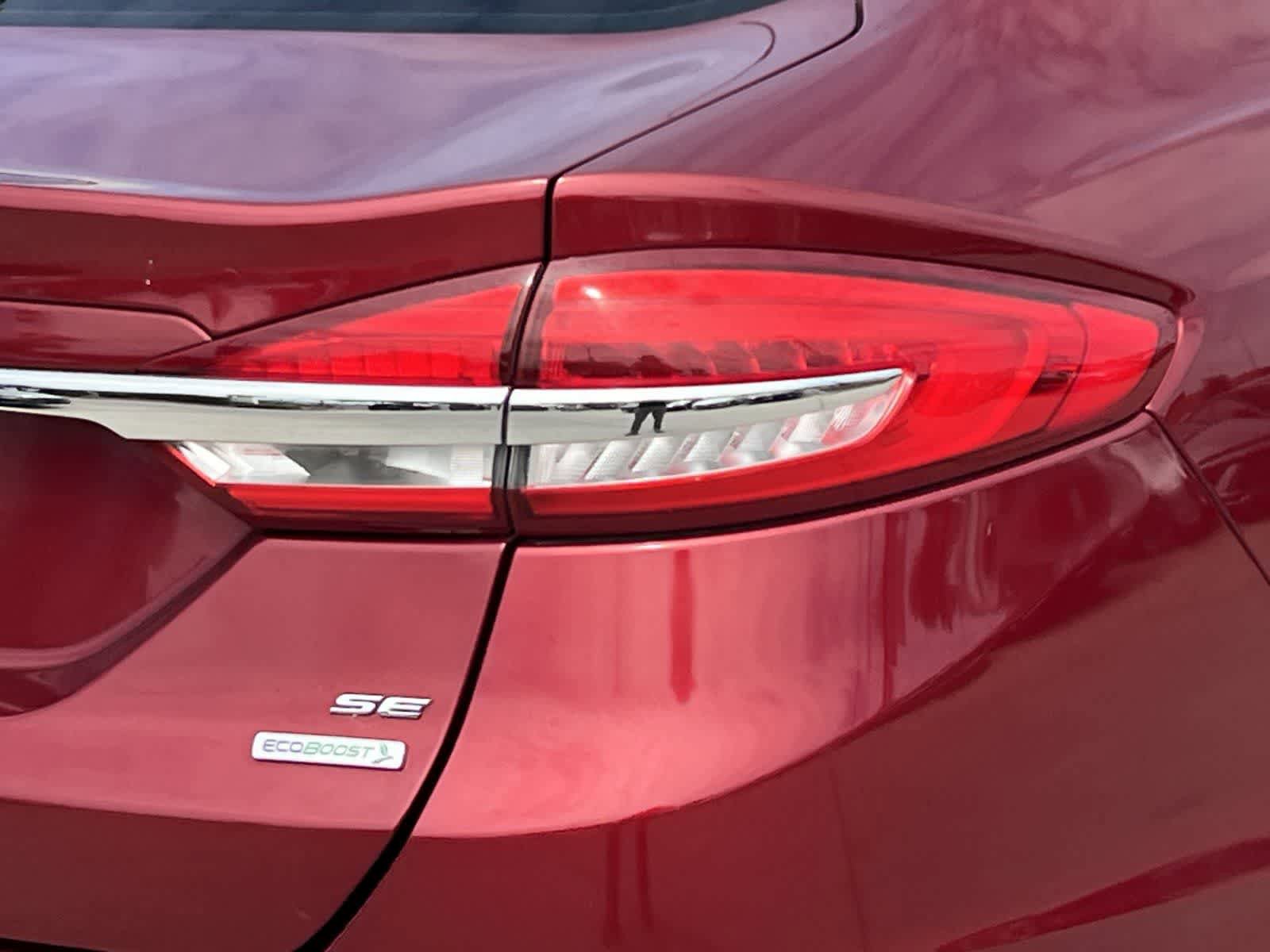 Used 2017 Ford Fusion SE w/ Fusion SE Technology Package FWD image 28