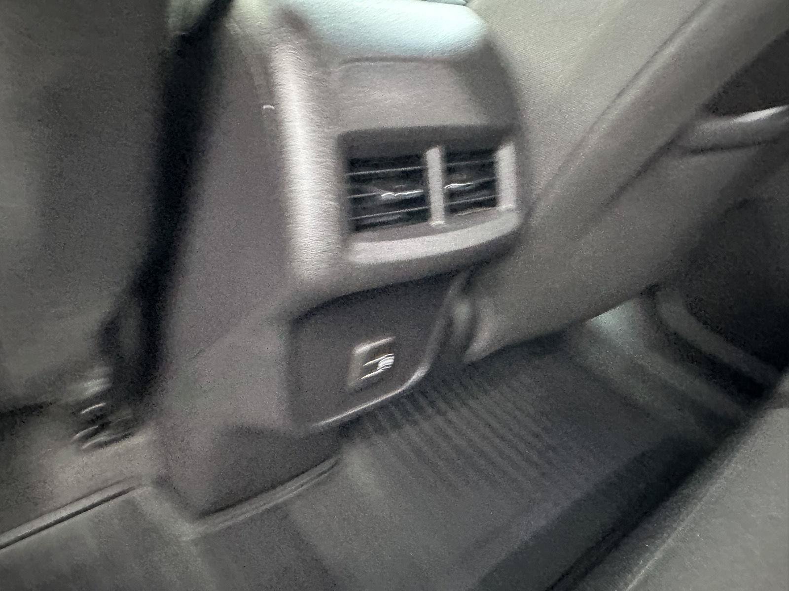 Used 2024 Chevrolet Equinox LT AWD/4WD image 13