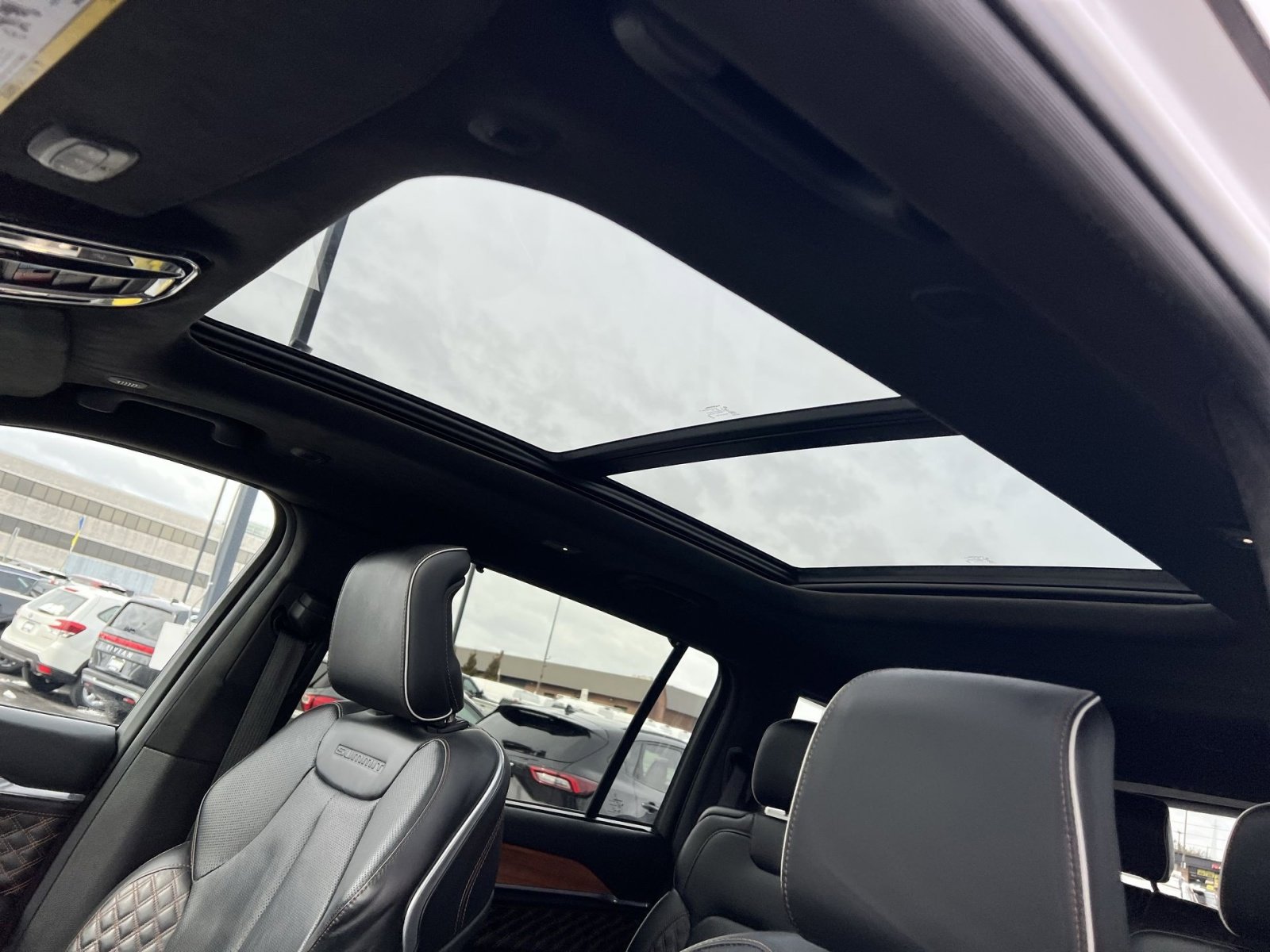 Used 2025 Jeep Grand Cherokee L Summit image 24