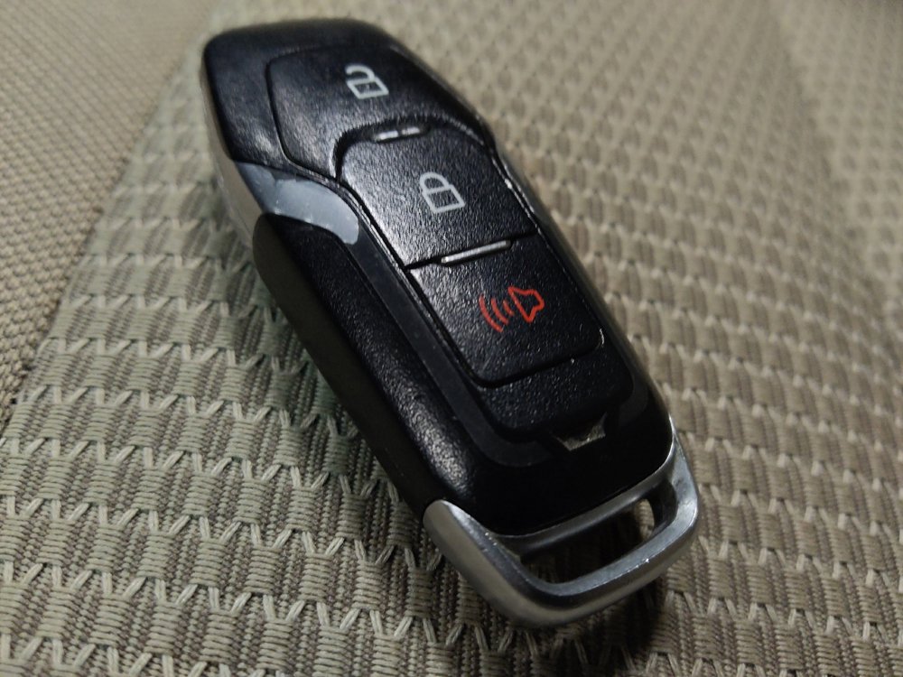 Used 2017 Ford Explorer XLT image 32