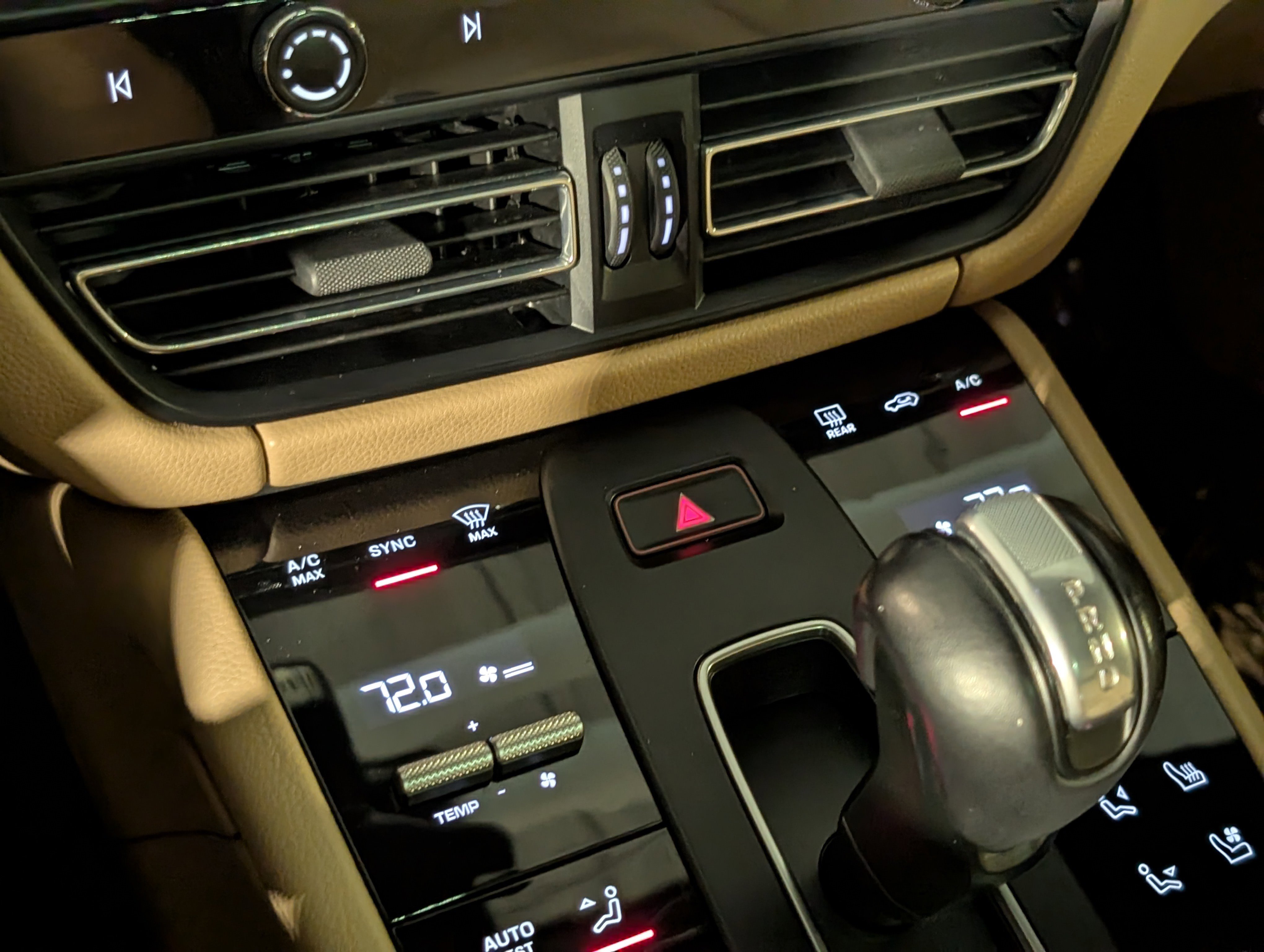 Certified 2023 Porsche Macan image 36