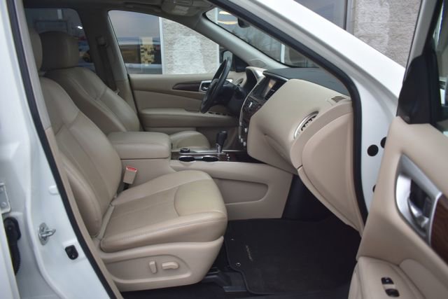 Used 2017 Nissan Pathfinder Platinum w/ Family Entertainment Package image 54