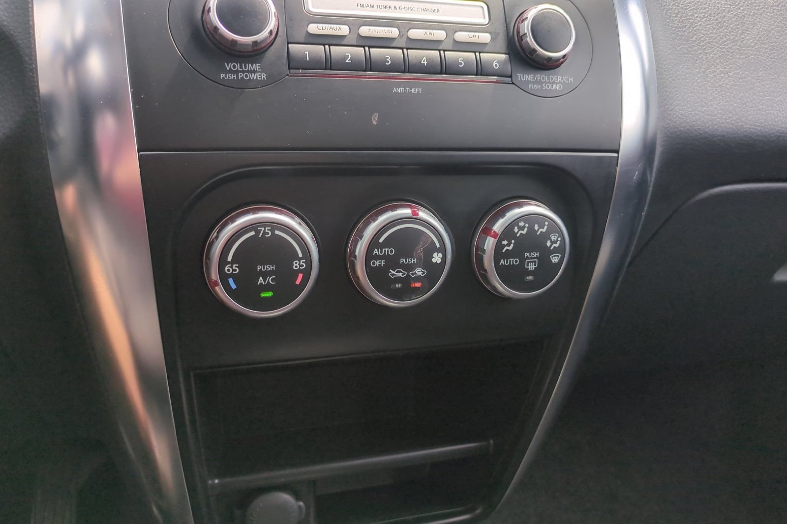 Used 2009 Suzuki SX4 AWD Hatchback w/ Touring Pkg image 26