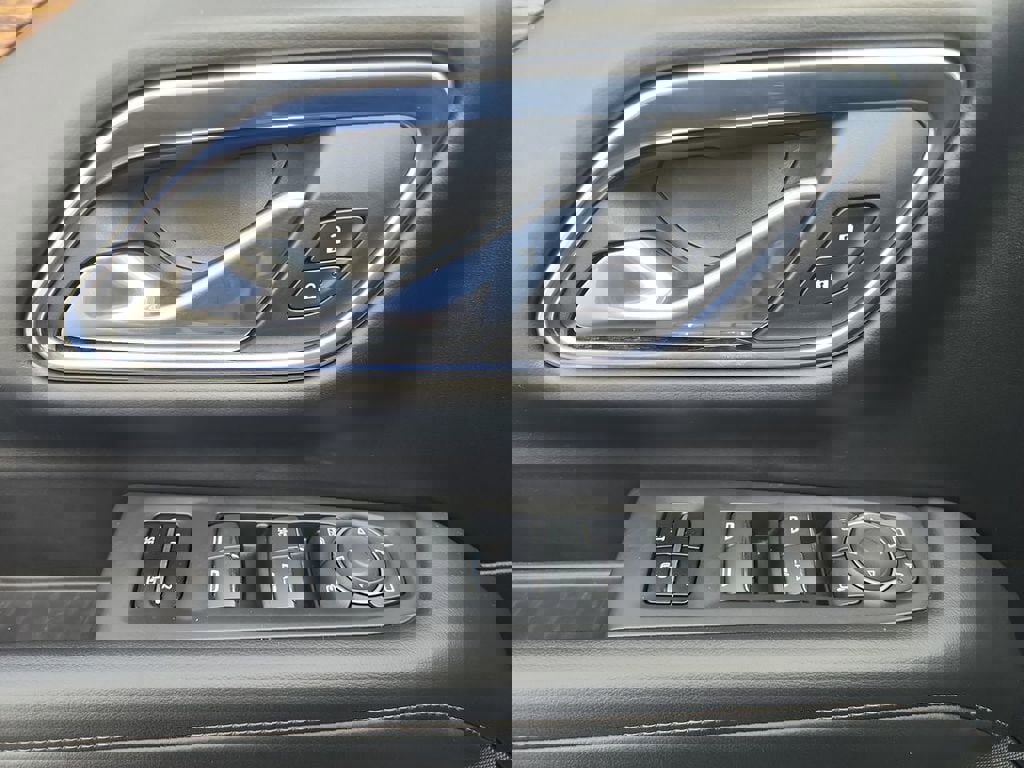 Certified 2023 Chevrolet Suburban High Country image 23