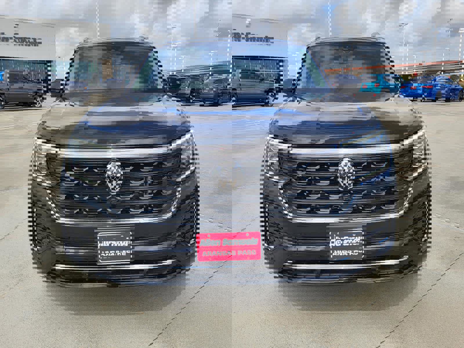 Used 2024 Volkswagen Atlas SEL Premium R-Line image 8