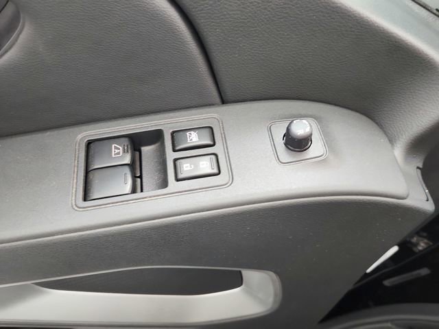 Used 2025 Nissan Frontier SV image 29